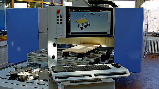 Bedienpult CNC-Bearbeitungszentrum